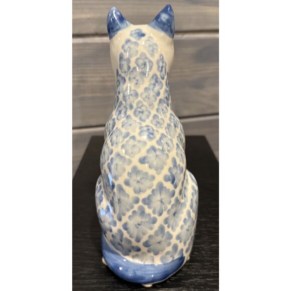 Vintage Blue & White Ceramic Cat Figurine Floral Pattern Made in Thailand - Picture 5 of 9